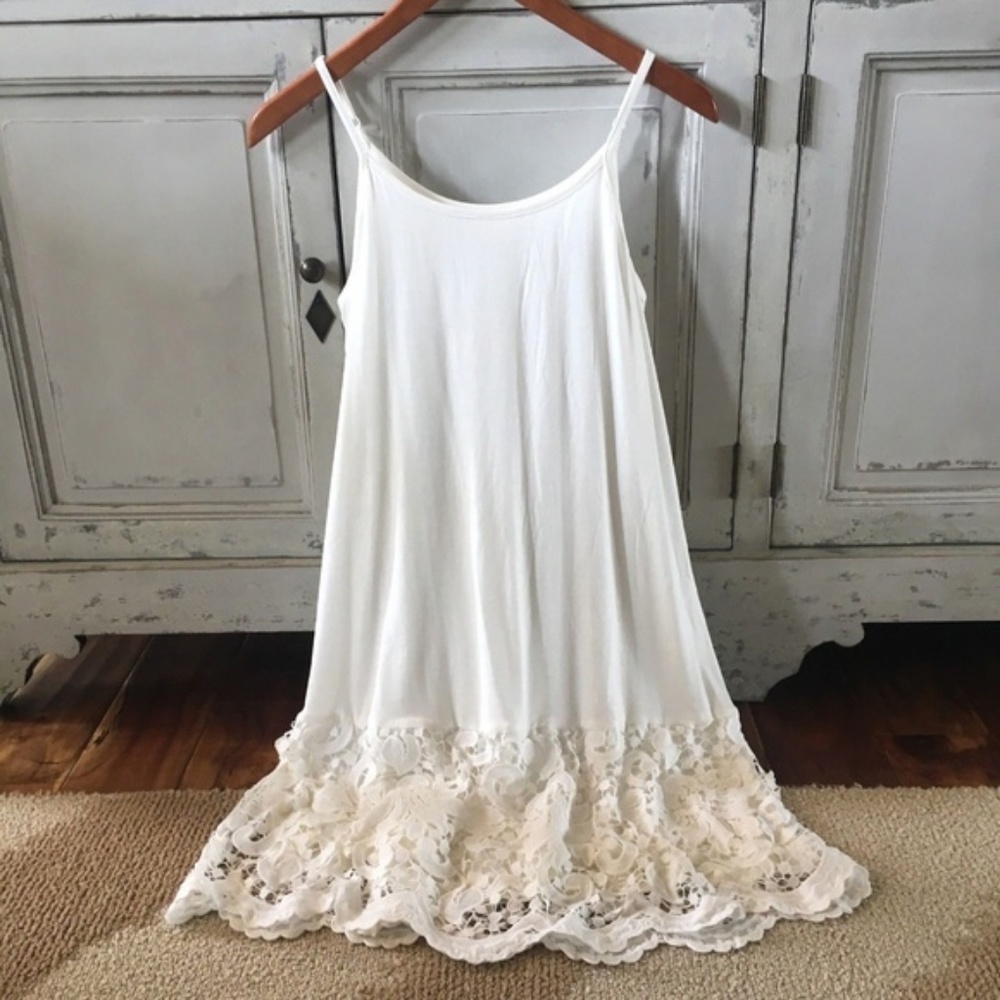 Restocked! Crochet Lace Layering Tank Top Extender - Picture 2 of 4